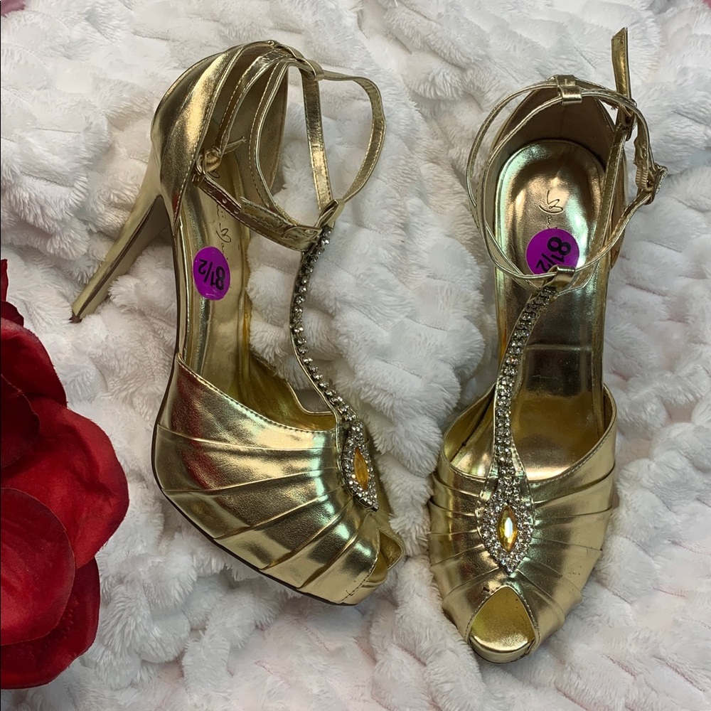 🌹BEAUTIFUL Metallic Gold PLATFORM Heels with Rhinestone Accents •